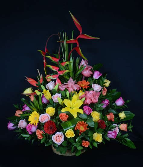 Arreglo Tropical Tonos Rosados Floristería Motivos Cúcuta