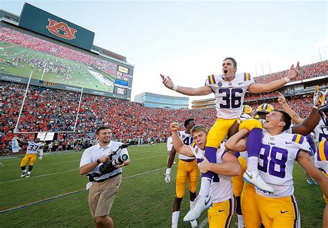 This photo is my favorite memory of the LSU-Auburn rivalry | Tiger Rant