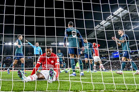 A Trave Foi A Maior Aliada Do Arsenal No Empate Contra O Valente Psv Em