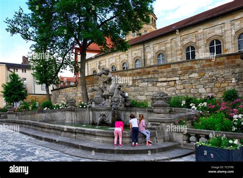 Wittelsbacher Brunnen gegenüber dem Markgräflichen Opernhaus