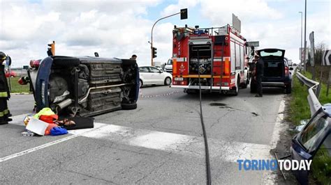 Via Torino Caselle Sp Incidente Stradale Fiat Punto E Dacia