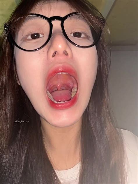 Chinese Glasses Girl Uvula 7