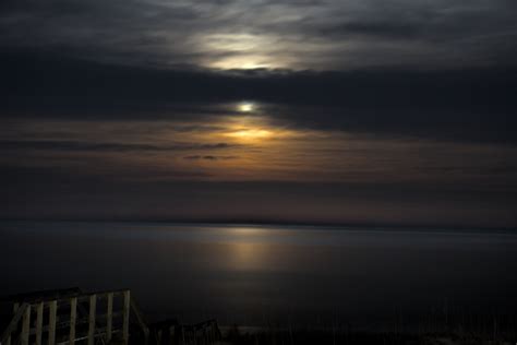 Moonrise over the ocean - Play Raw - discuss.pixls.us