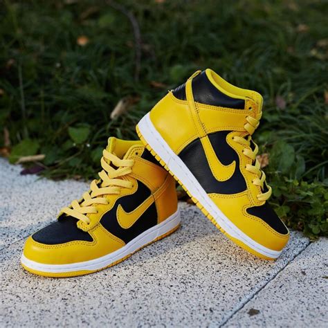 Nike Dunk High Sp Varsity Maize Pk Shoes