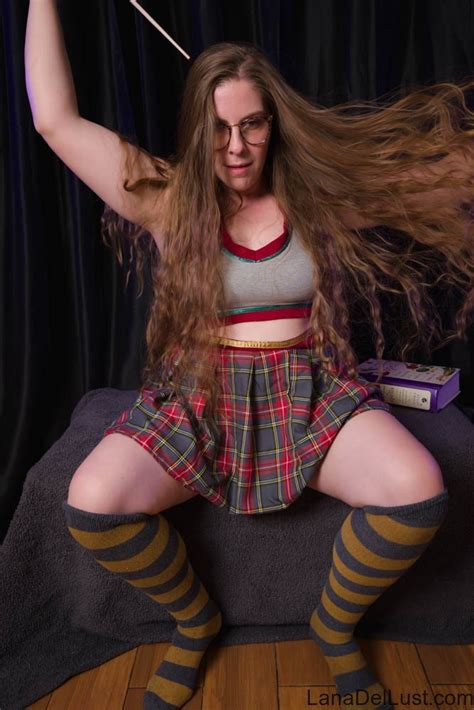 Curvy Babe Lana Del Lust Takes Off Her Uniform And Shows Her Tits 15 Photos