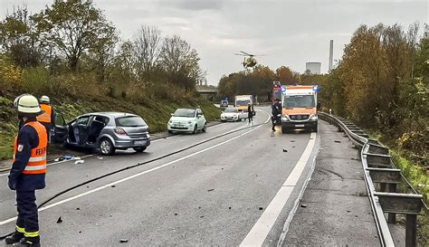 Verkehrsunfall Bei Ensdorf Mit Einem Pkw Und Linienbus Zwei