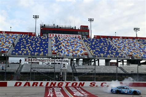 Kevin Harvick Wins At Darlington In Nascars Return To Racing Jayski