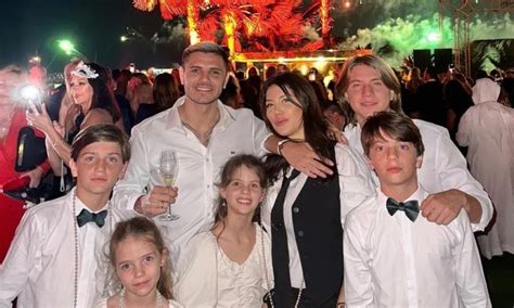 La excéntrica cena de Wanda Nara y Mauro Icardi en Dubai junto a sus