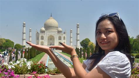 Experience The Majestic Taj Mahal At Sunrise Delhi To Taj Mahal Tour By Ac Car Klook New Zealand