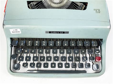 Maquina De Escribir Verde Olivetti Lettera 32 Con Estuche