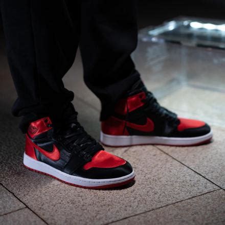 超特価通販サイト お取り寄せ商品NIKE WMNS AIR JORDAN 1 RETRO HIGH OG SATIN BRED ナイキ