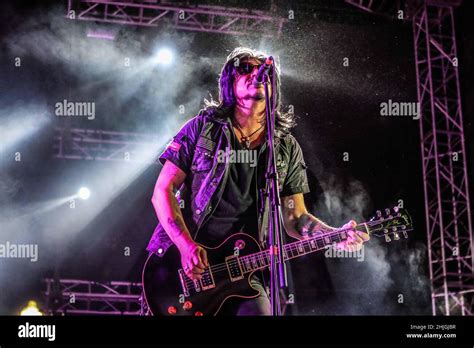 El Ex Guitarrista De Guns N Roses Gilby Clarke Durante La Noche De Su