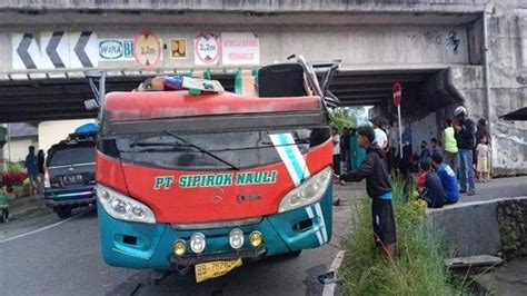 Tabrak Flyover Hingga Atap Dan Badan Bus Terpisah Berikut Kronologi