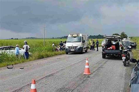 Mulher Arremessada Para Fora De Ve Culo Durante Acidente No Interior