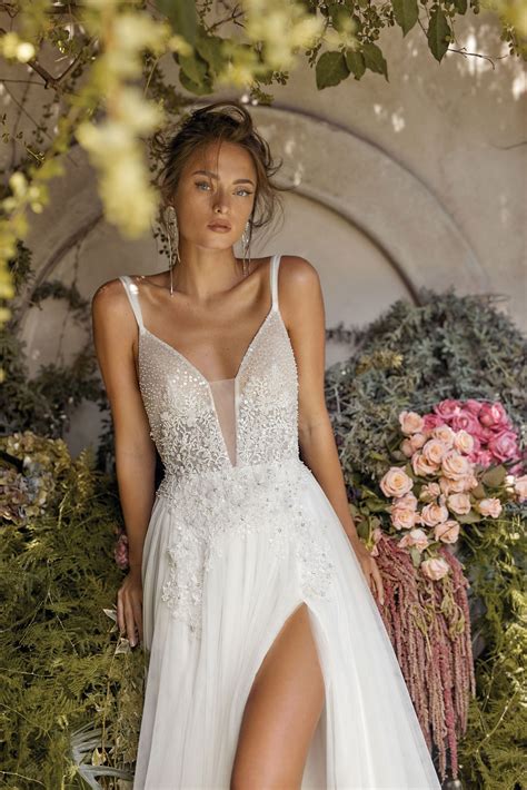 15 Ways To Dress For A Garden Wedding Bridal Gowns Ditalia