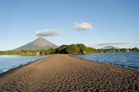 ANTOINE BOUREAU Volcan Concepcion Et Plage De Sable Noir De La Punta