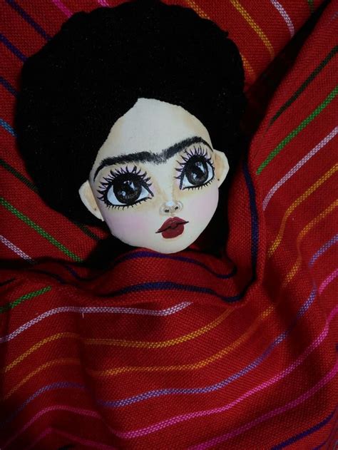 muñequita de tela inspirada en Frida Kahlo Dolls handmade