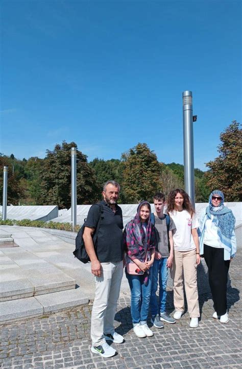 Posjeta U Enika Memorijalnom Centru Srebrenica Poto Ari Centar Za