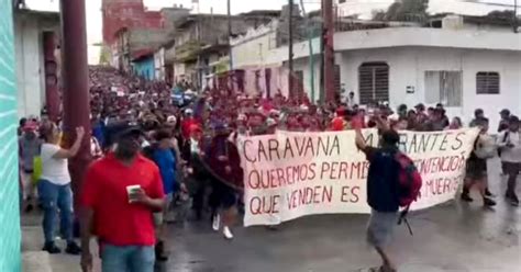 Caravana De Mil Migrantes Parte De Tapachula Hacia La Frontera Con