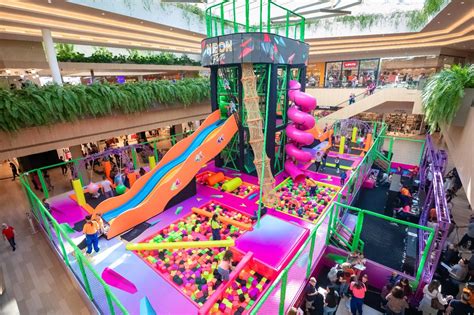 Shopping de Curitiba terá nova edição da gigante arena Neon Fun XV