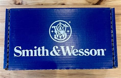 LIPSEY S EXCLUSIVE SMITH AND WESSON 432 32 H R MAG ULTIMATE CARRY J