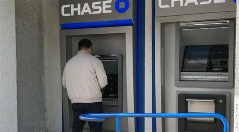 This is ridiculous' says Chase Bank user who had $940 drained from ...