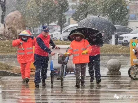 万年迎来2021年第一场雪 风雪中他们坚守岗位