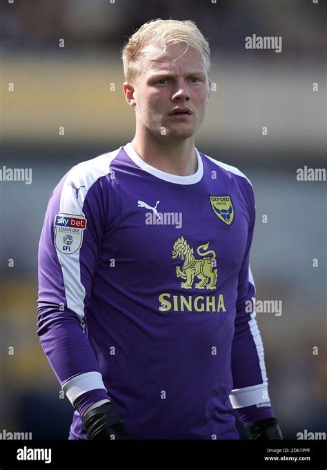 Oxford United Goalkeeper Jonathan Mitchell Stock Photo Alamy