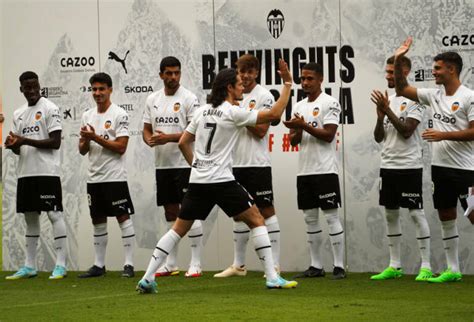 Vcf M S De Aficionados Dan La Bienvenida A Los Nueve Fichajes