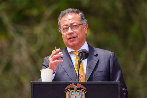 Presidente Gustavo Petro insiste en darle un vuelco a su política de