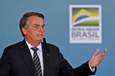 Bolsonaro Assina Medida Provisória Para Limitar Poder Moderador Das