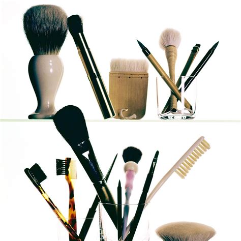 Dirty Makeup Brushes Cleaned With Baking Soda And Water: A Game-Changing 2-Ingredient Method