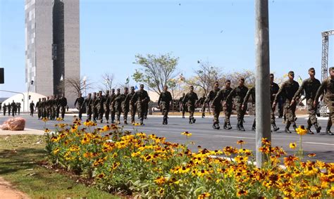 Desfile De De Setembro Celebra Democracia E Independ Ncia Em Bras Lia