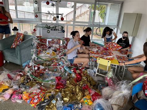 Natal Da Cufa Toledo Conta Papai Noel E Doa Es De Brinquedos E