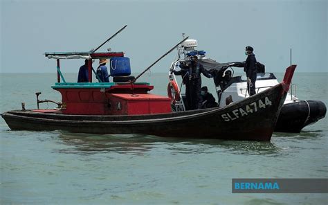 Apmm Tahan Nelayan Tempatan Bersama Pendatang