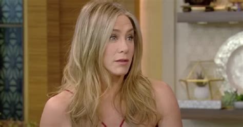 Era bem agradável diz Jennifer Aniston sobre beijar colega na série