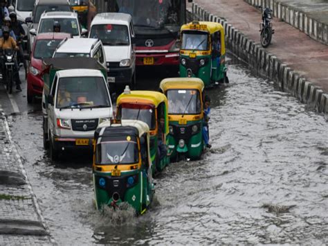 Rain Has Bad Effect On Traffic In Delhi There Jam At Many Places