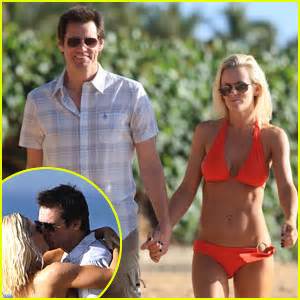 Jenny McCarthy Jim Carrey Kiss Close Bikini Jenny McCarthy Jim