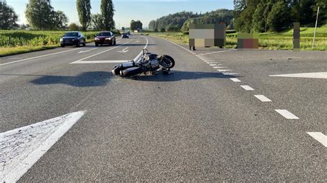 Motorradlenker Bei Unfall In Hendschiken Verletzt Polizeinews Ch