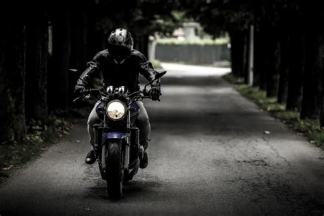 3 Best Motorcycle Riding Positions Types And Faqs Gomotoriders