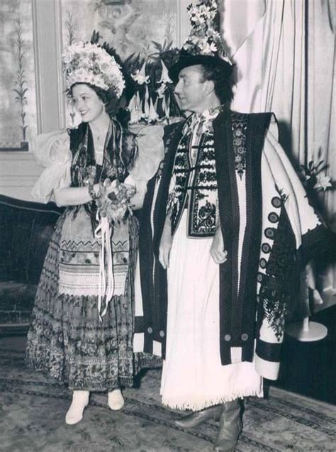 Myrna Loy Y El Esposo Arthur Hornblow Vestidos Como Campesinos H Ngaros