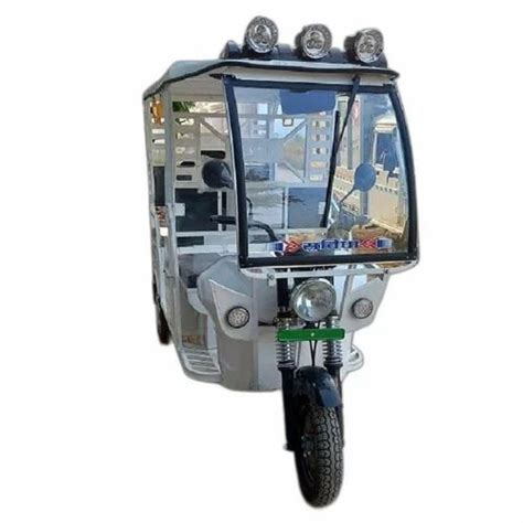 Suvidha White E Rickshaw Vehicle Capacity 4 Seater At Rs 150000 In