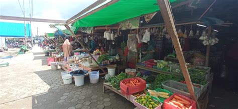 Di Pasar Induk Sangatta Beberapa Harga Bahan Pokok Mengalami Penurunan