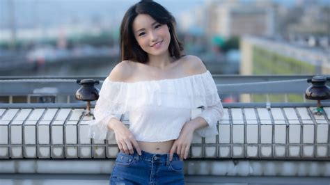 Скачать обои Asian model women jeans brunette smiling depth of field bare shoulders