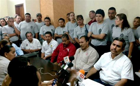 Trabajadores Laboran Bajo Protesta En El Ayuntamiento