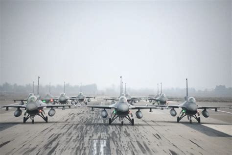 The F-16s of the Iraqi Air Force will be equipped with a new electronic warfare system: the AN ...