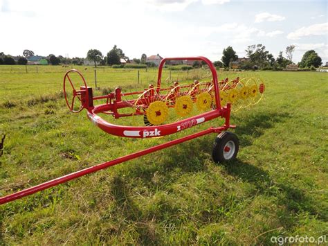 Zgrabiarka Z211 1 Foto Zgrabiarki Id 449800 Galeria Rolnicza Agrofoto