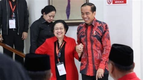 Jokowi Sibuk Berbagi Kebahagiaan Di Yogyakarta Saat Megawati Lancarkan