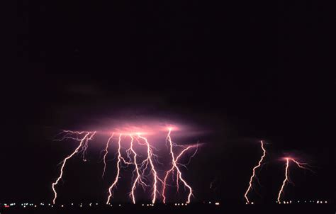 File:Cloud-to-ground lightning2 - NOAA.jpg - Wikipedia