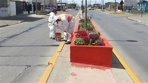 Municipio Realiza Trabajos De Mantenimiento Y Embellecimiento De Plazas